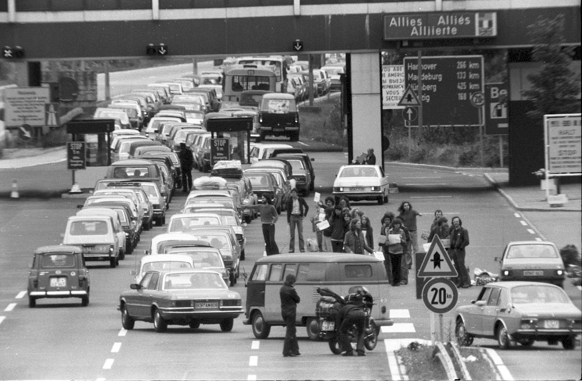 Berlin, 15. Juli 1978 – PKW-Warteschlange am Checkpoint Bravo (Fotograf: Edmund Kasperski)