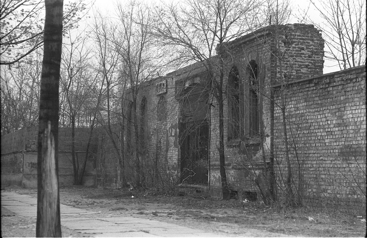 Berlin, 20. April 1978 – Versperrter Zugang zu den Friedhöfen an der Liesenstraße (Fotograf: Edmund Kasperski)