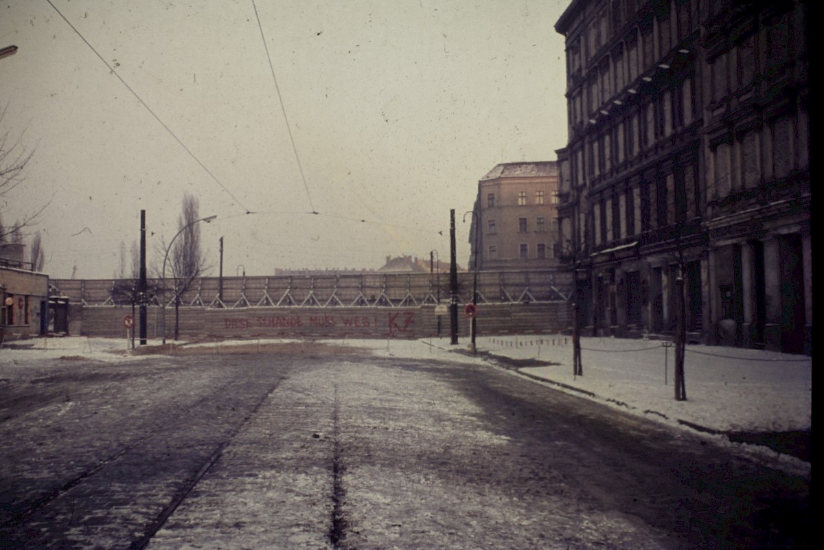 Berlin, Januar 1964 – Berliner Mauer am östlichen Ende der Bernauer Straße (Fotograf: Paul Kremer)