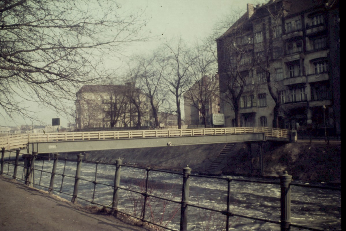 Berlin, Januar-März 1963 – Kiehlsteg am Weigandufer (Fotograf: Paul Kremer)