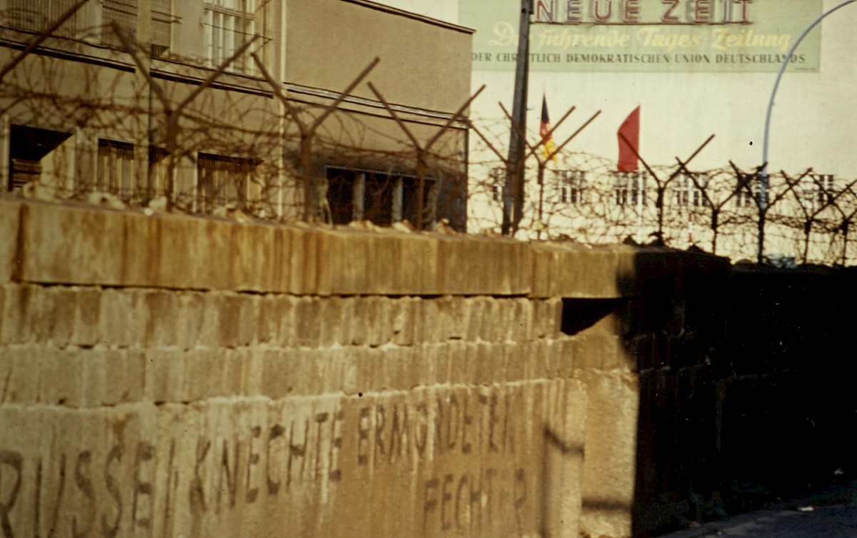 Berlin, ca. 1962 – Grenzmauer an der Zimmerstraße westlich der Friedrichstraße (Fotograf: Wolfgang Schubert)
