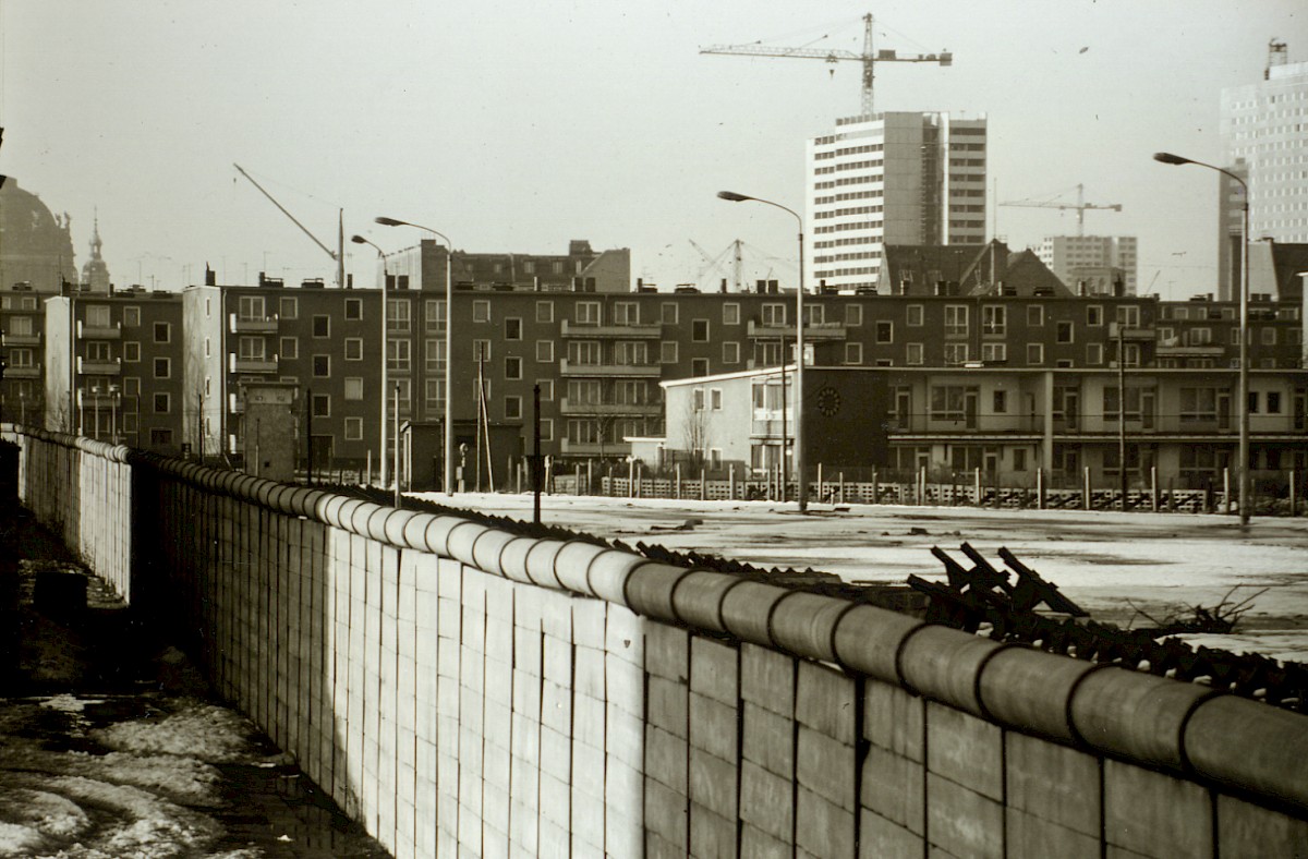 Berlin, ca. 1971 – Grenzmauer an der Kommandantenstraße (Fotograf: Wolfgang Schubert)