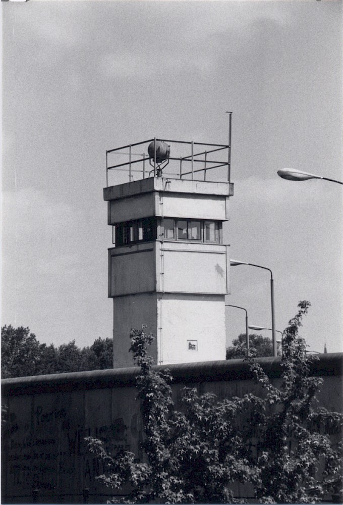 Berlin, Mai 1986 – Wachturm an der Lohmühlenbrücke (Fotograf: Hans-Joachim Grimm)