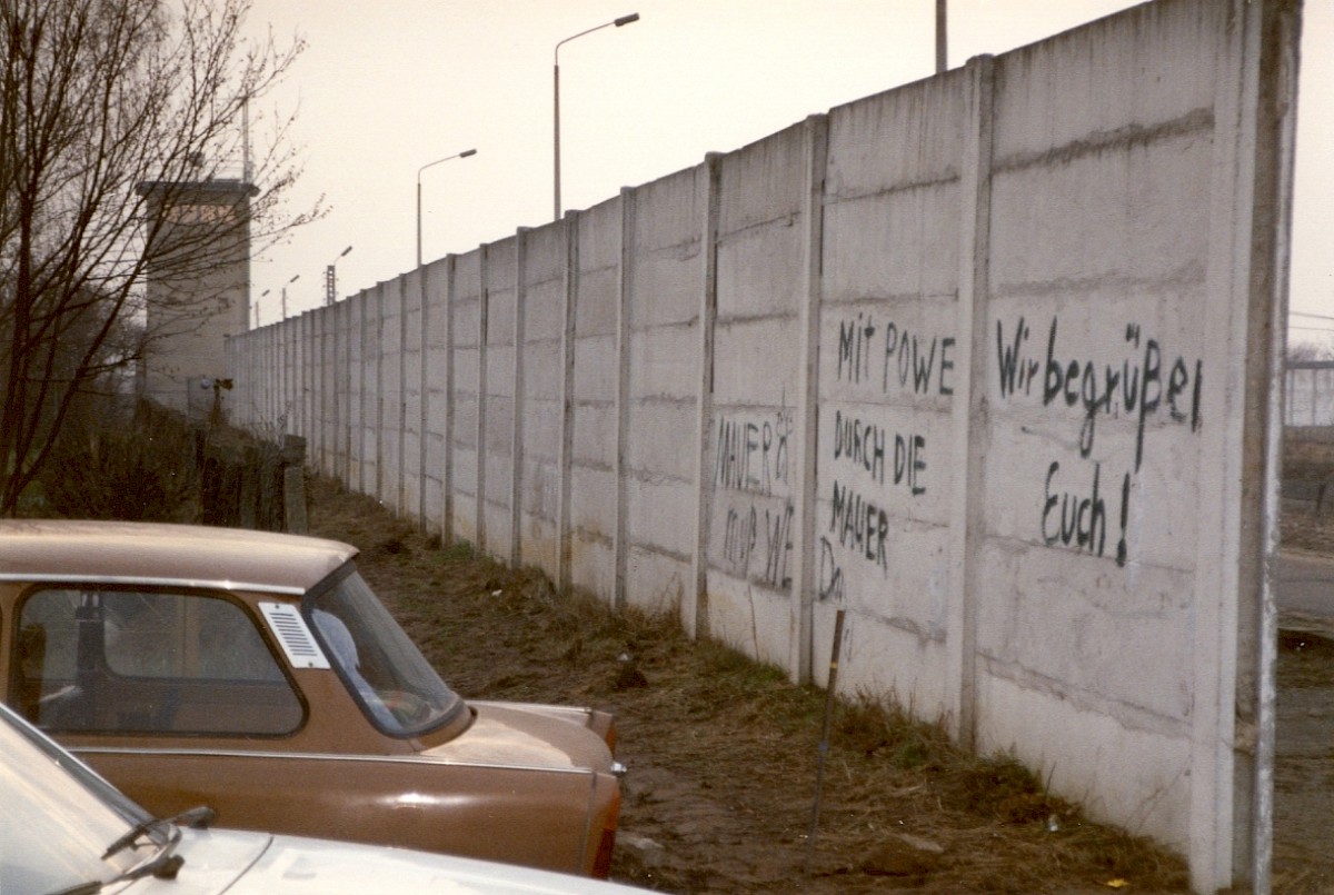 Berlin, 14. Januar 1990 – Graffito an der Hinterlandmauer in Buckow (Fotograf: Monika Waack)