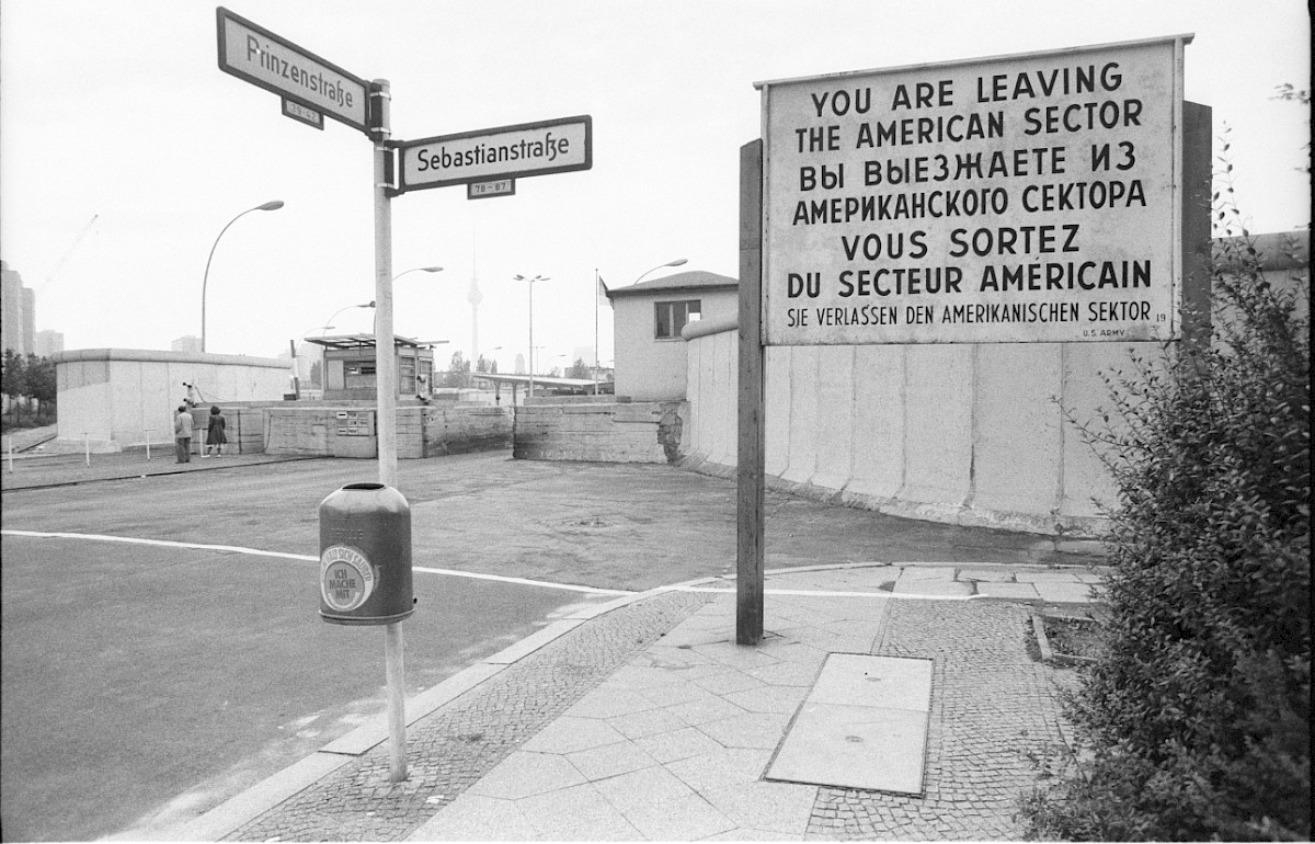 Berlin, 10. August 1978 – Grenzübergangsstelle Heinrich-Heine-Straße (Fotograf: Edmund Kasperski)