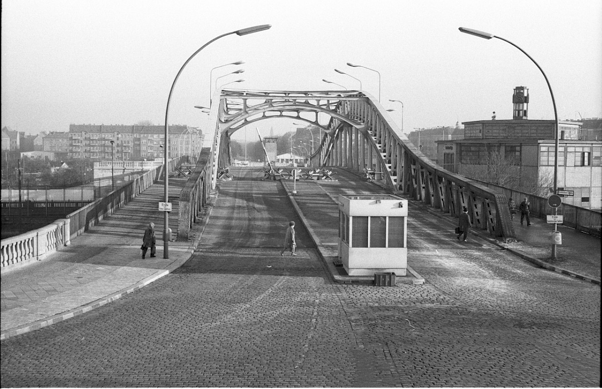 Berlin, 29. November 1977 – Grenzübergangsstelle Bornholmer Straße auf der Bösebrücke (Fotograf: Edmund Kasperski)