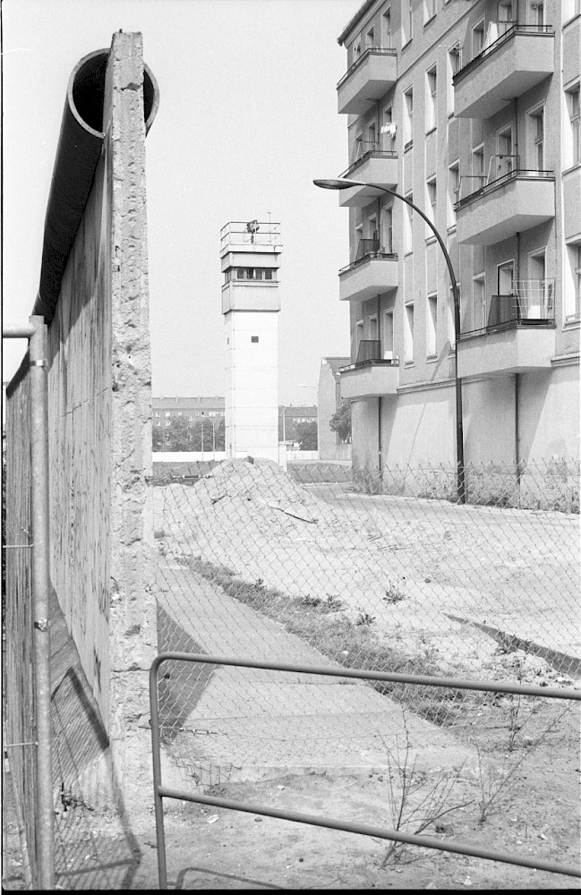 Berlin, 10. Mai 1990 – Grenzstreifen an der Elsenstraße (Fotograf: Edmund Kasperski)