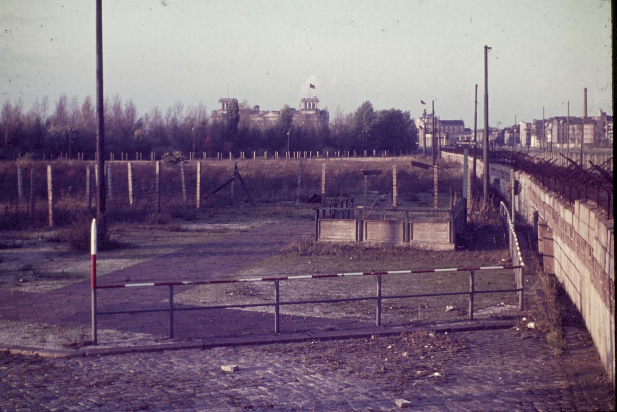Berlin, Oktober 1963 – Grenzanlage entlang der Ebertstraße am Potsdamer Platz mit Lenné-Dreieck (Fotograf: Paul Kremer)