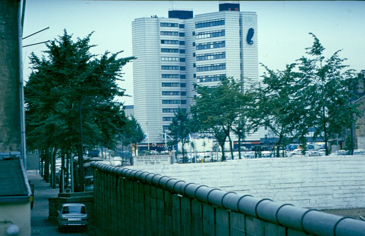 Berlin, 1980 – Grenzmauer an der Lindenstraße (Fotograf: Albrecht Roos)