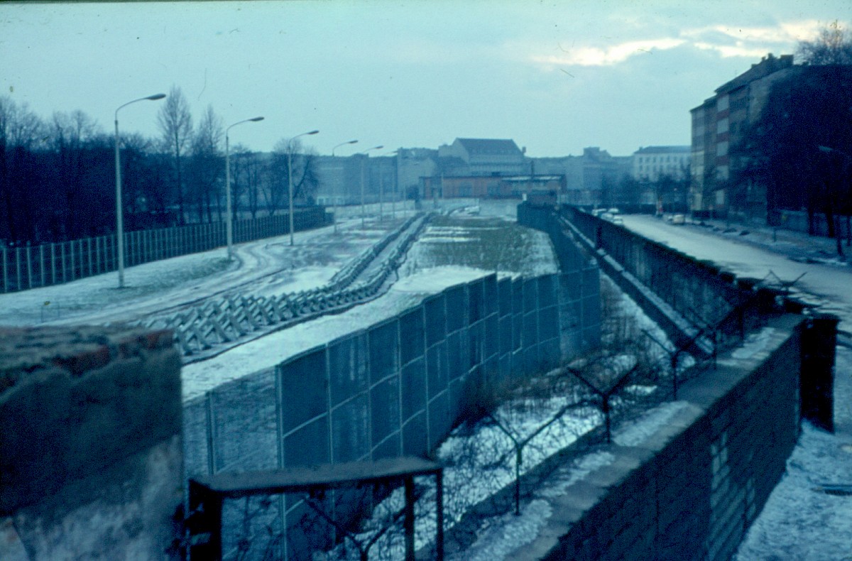 Berlin, 1969 – Grenzstreifen an der Bernauer Straße (Fotograf: Albrecht Roos)