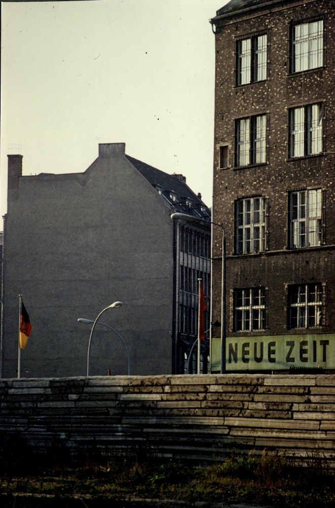 Berlin, ca. 1962 – Grenzmauer an der Zimmerstraße/Friedrichstraße (Fotograf: Wolfgang Schubert)