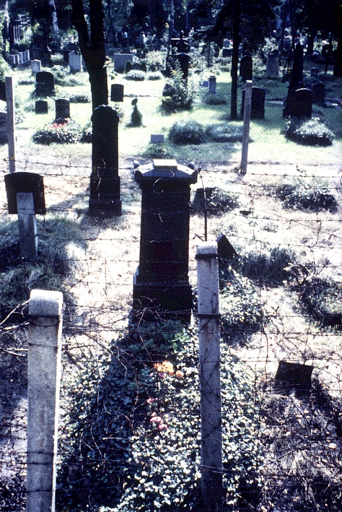 Berlin, 1961 – Stacheldrahtzaun am Friedhof Pankow III (Fotograf: Wolfgang Schubert)