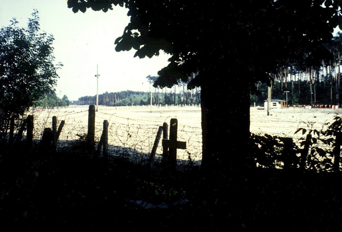 Berlin, März 1966 – Grenzanlagen in der Nähe der Exklave Steinstücken (Fotograf: Wolfgang Schubert)