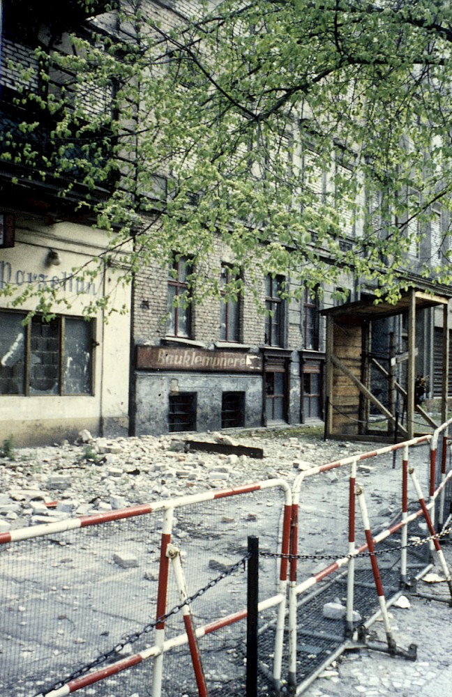 Berlin, 1966 – Abriss der vermauerten Wohnhäuser an der Bernauer Straße (Fotograf: Wolfgang Schubert)