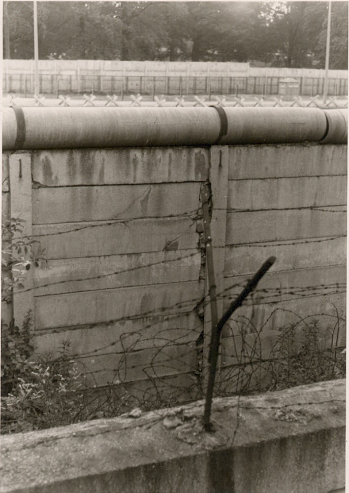 Berlin, April 1974 – Grenzmauer am Schlesischen Busch (Fotograf: Hans-Joachim Grimm)