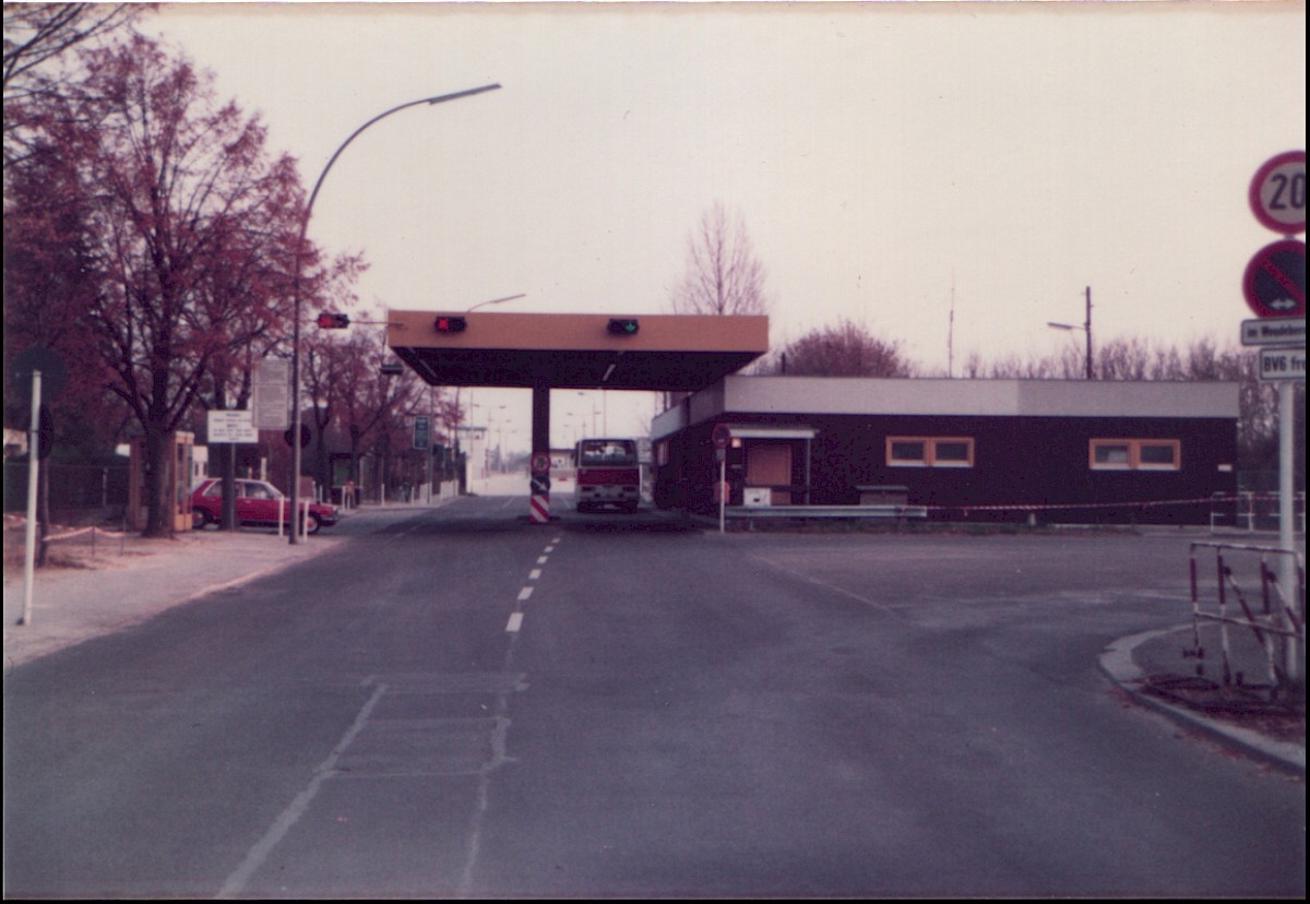 Berlin, Dezember 1982 – Grenzübergangsstelle Waltersdorfer Chaussee (Fotograf: Hans-Joachim Grimm)