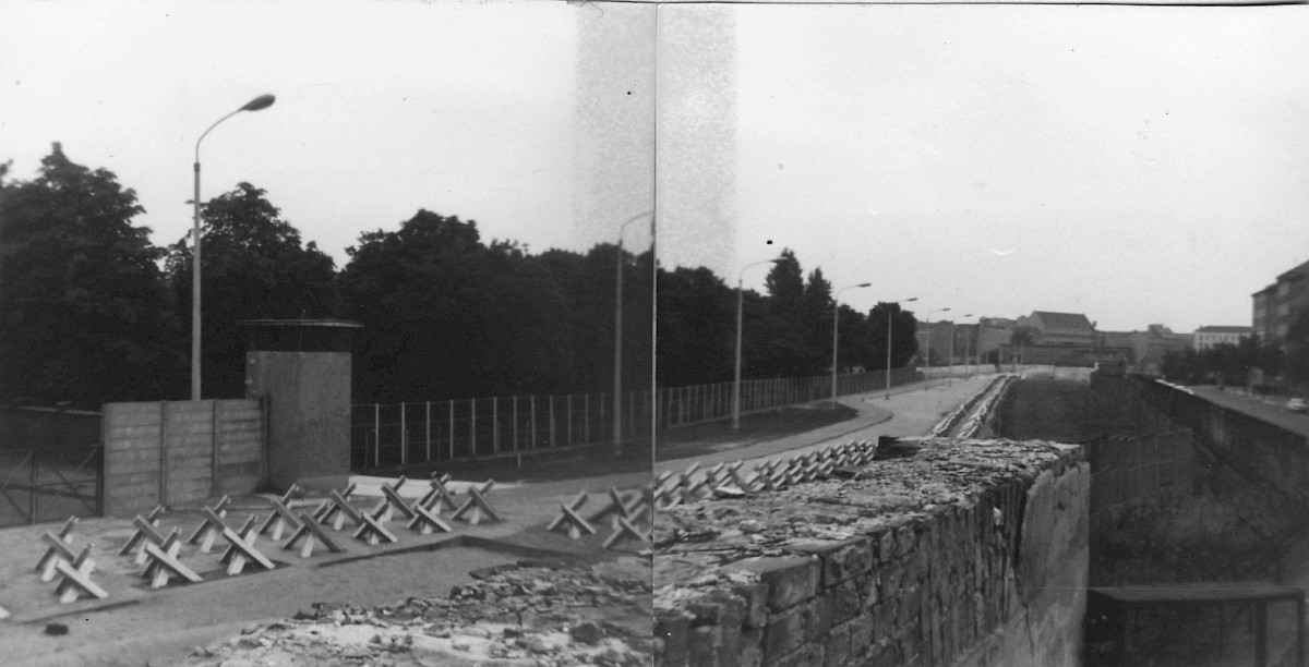 Berlin, 1970 – Grenzstreifen an der Bernauer Straße zwischen Ackerstraße und Bergstraße (Fotograf: Titia Tebben)