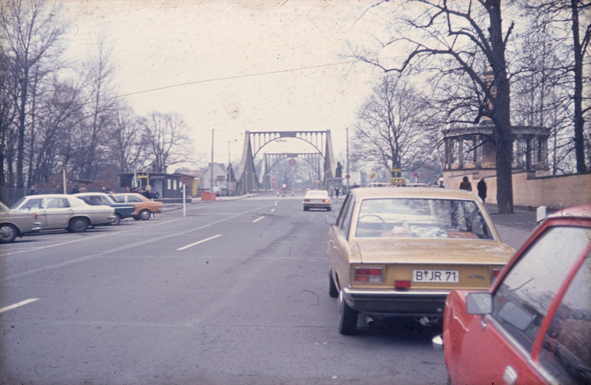 Berlin, ca. 1984 – Königstraße in Wannsee vor der Glienicker Brücke (Fotograf: )
