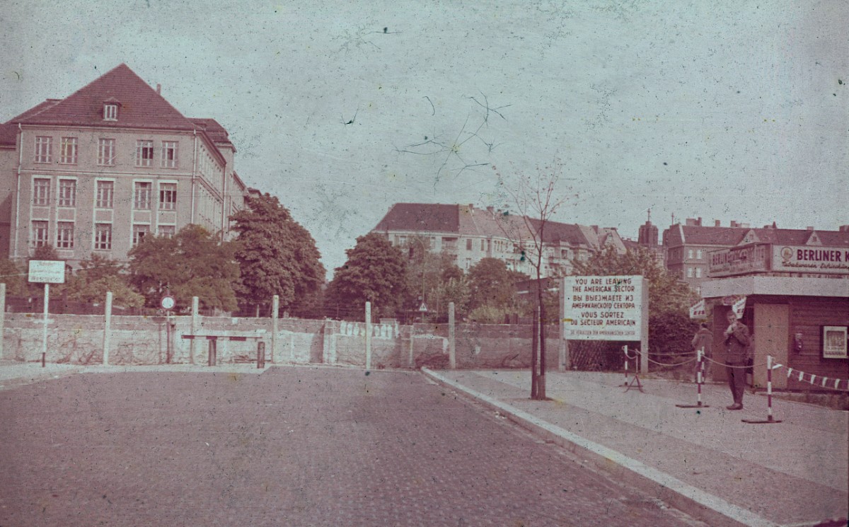 Berlin, 1962 – Grenzmauer in der Wildenbruchstraße (Fotograf: )