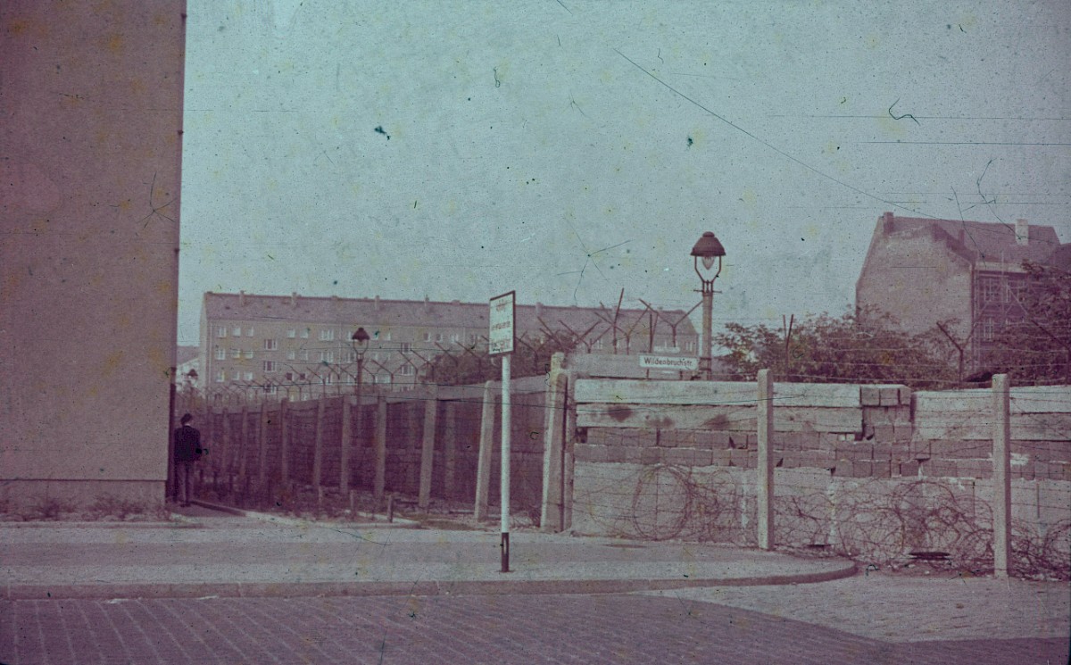 Berlin, 1962 – Grenzmauer in der Wildenbruchstraße (Fotograf: )