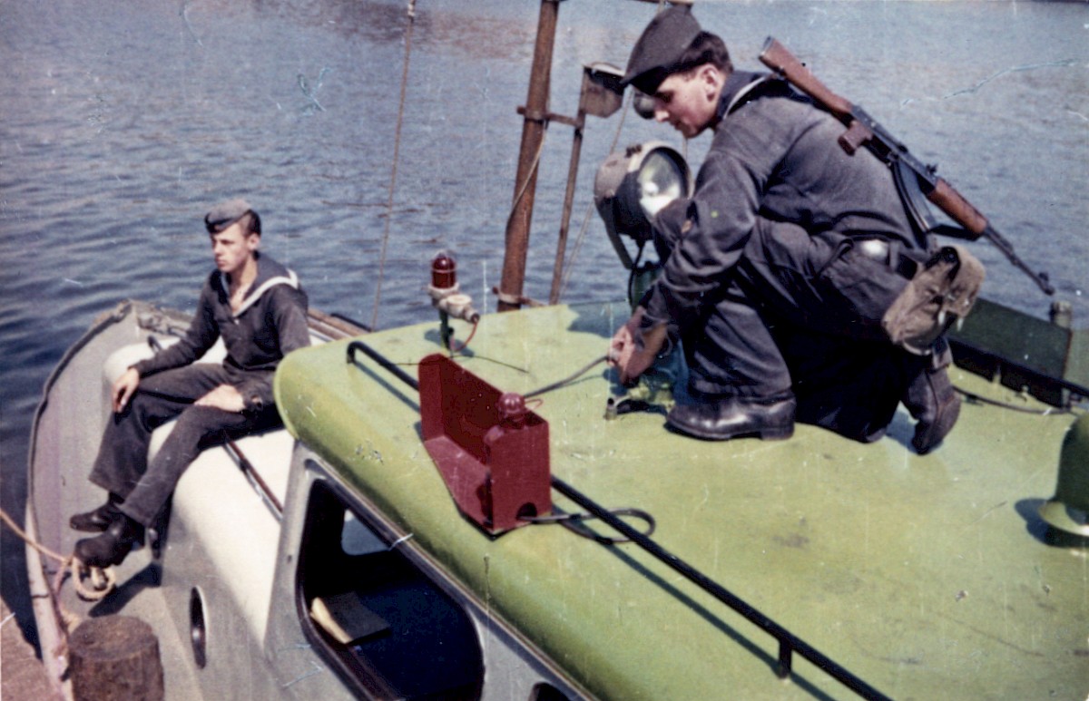 Berlin, ca. 1968 – Ein Patrouillenboot der Grenztruppen im Osthafen (Fotograf: Wolfgang Böttger)