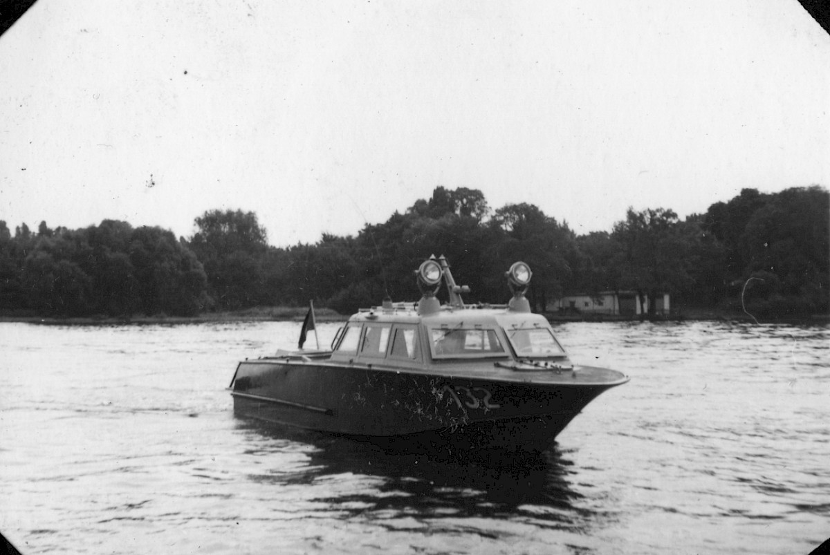 Berlin, ca. 1968 – Schnellboot der Grenztruppen auf der Spree bei Stralau (Fotograf: Wolfgang Böttger)