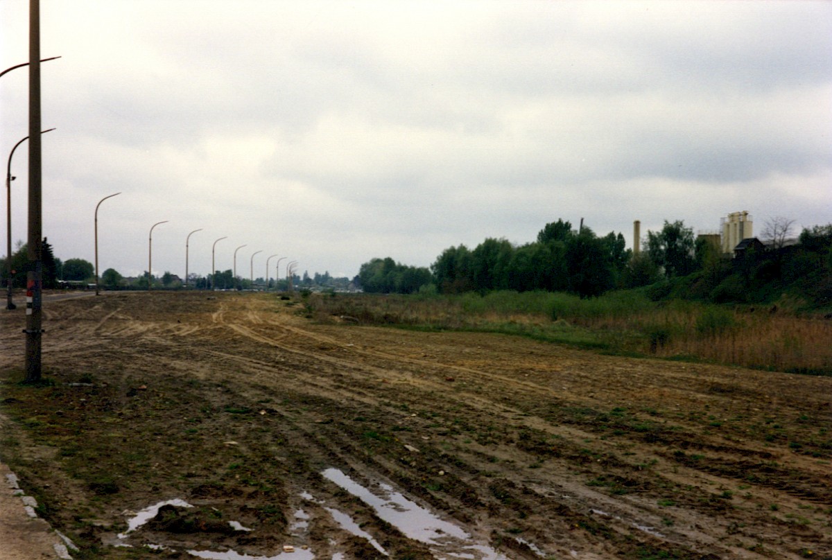 Berlin, 1990 – Grenzstreifen an der Rudower Straße in Neukölln (Fotograf: Peter Guba)