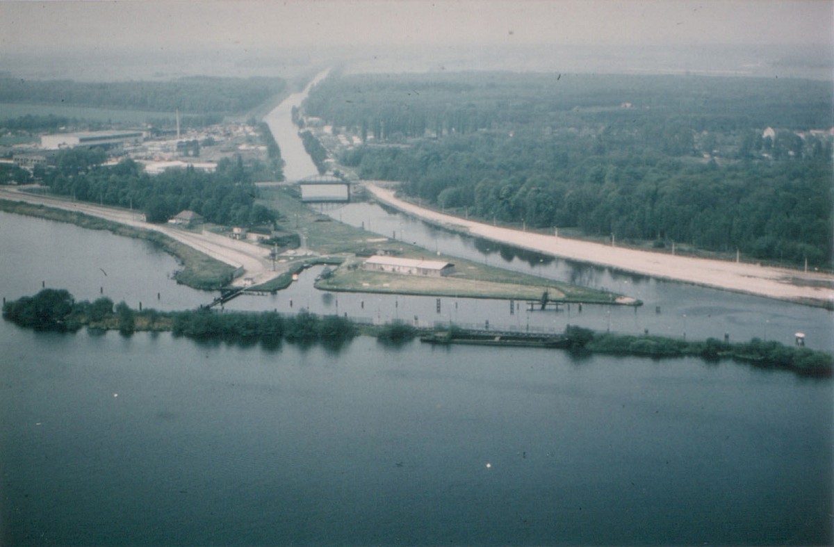 Berlin, ca. 1980 – Luftaufnahme der Grenzübergangsstelle Hennigsdorf (Fotograf: Hans-Joachim Grimm)