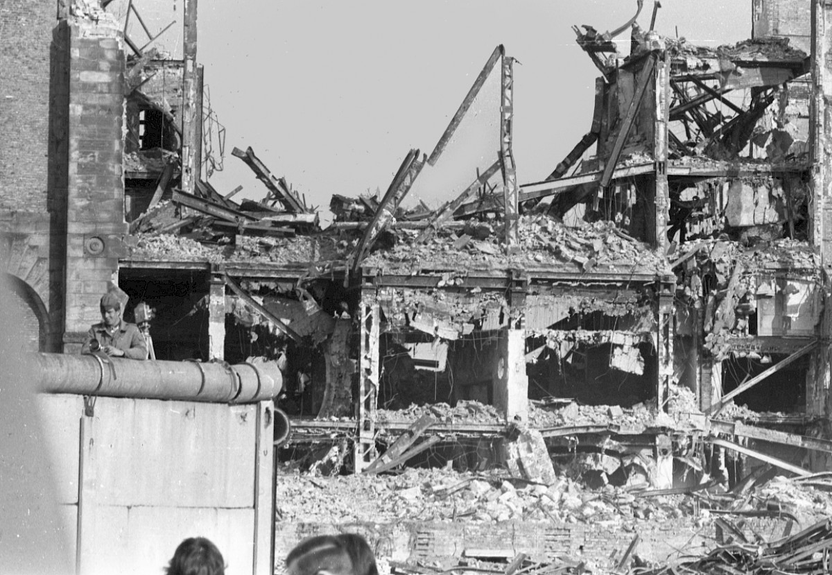 Berlin, April 1976 – Ruine des Hauses Vaterland am Potsdamer Platz (Fotograf: Detlef Machmüller)