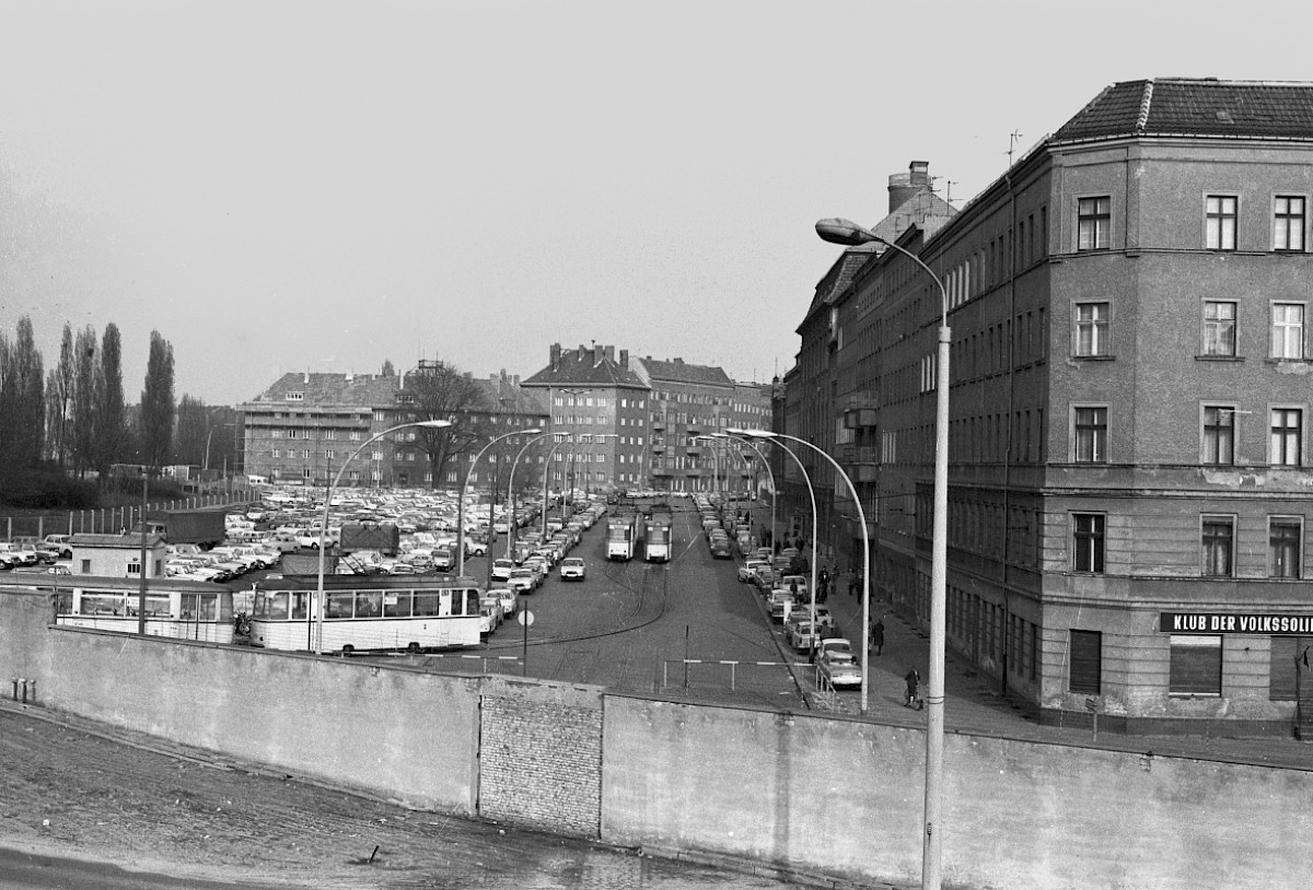 Berlin, ca. 1977 – Grenzanlagen an der Eberswalder Straße (Fotograf: Detlef Machmüller)