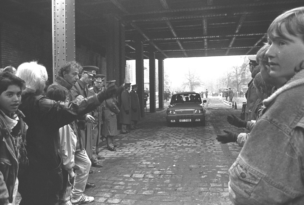Berlin, 14. November 1989 – Öffnung des Grenzübergangs Wollankstraße (Fotograf: Detlef Machmüller)