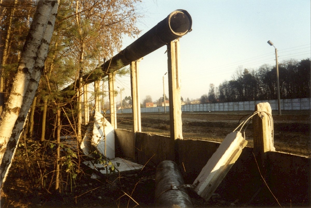 Berlin, 20. Februar 1990 – Mauerlücken bei Mahlow-Waldblick (Fotograf: Monika Waack)