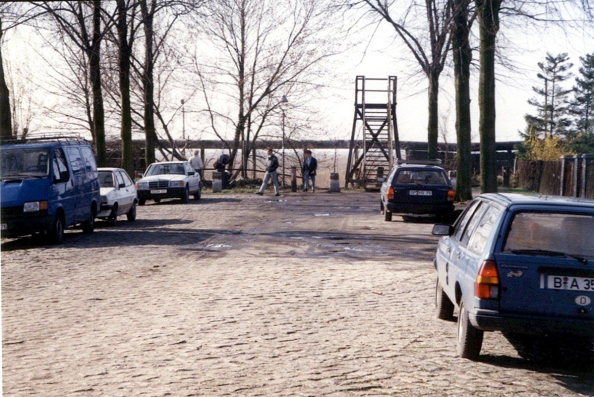 Berlin, März 1990 – Aussichtsplattform in der Prinzessinnenstraße am Rande von Lichtenrade (Fotograf: Monika Waack)