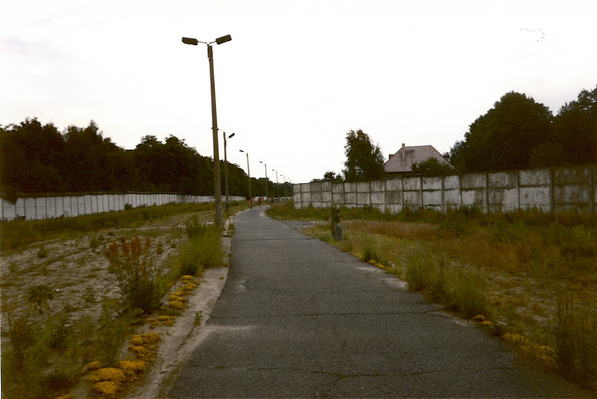 Berlin, Juni 1990 – Grenzstreifen zwischen Lichtenrade und Mahlow-Waldblick (Fotograf: Monika Waack)
