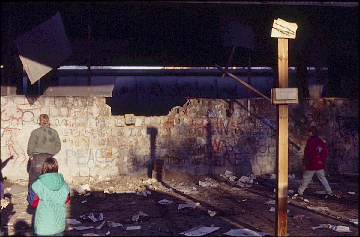 Berlin, 12. November 1989 – Grenzmauer an der Brückenunterführung Wollankstraße (Fotograf: Lothar Kruse)