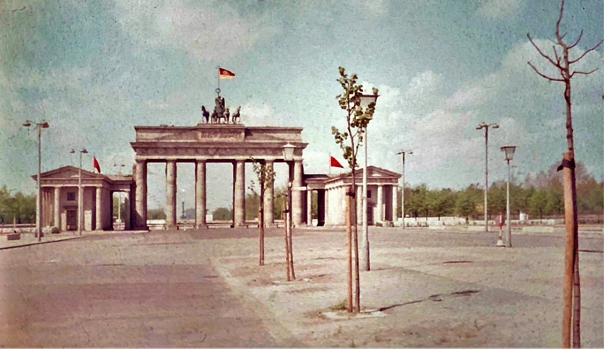 Berlin, Mai 1967 – Pariser Platz und Brandenburger Tor (Fotograf: Otmar Meienberg)