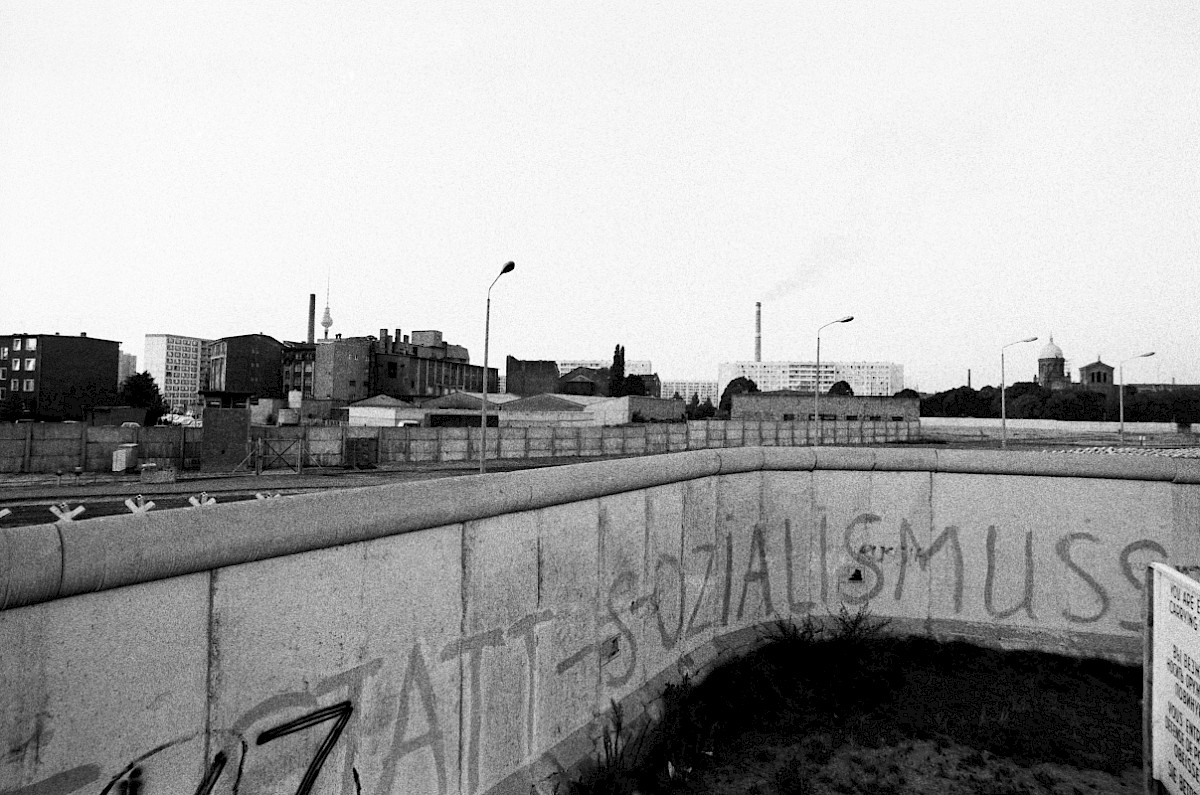 Berlin, ca. 1978 – Grenzmauer und Grenzstreifen an der Luckauer Straße/Waldemarstraße (Fotograf: Heinz Jura)