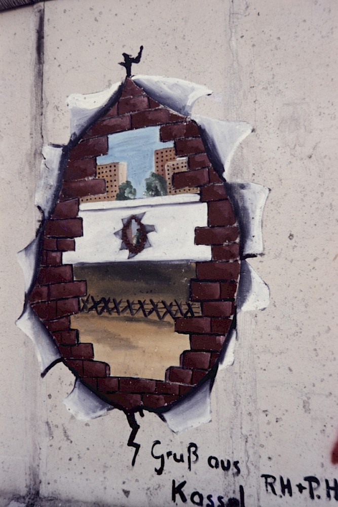 Berlin, ca. 1985 – Mauerbemalung auf der Grenzmauer 75 an der Bernauer Straße (Fotograf: Conrad Bicker)