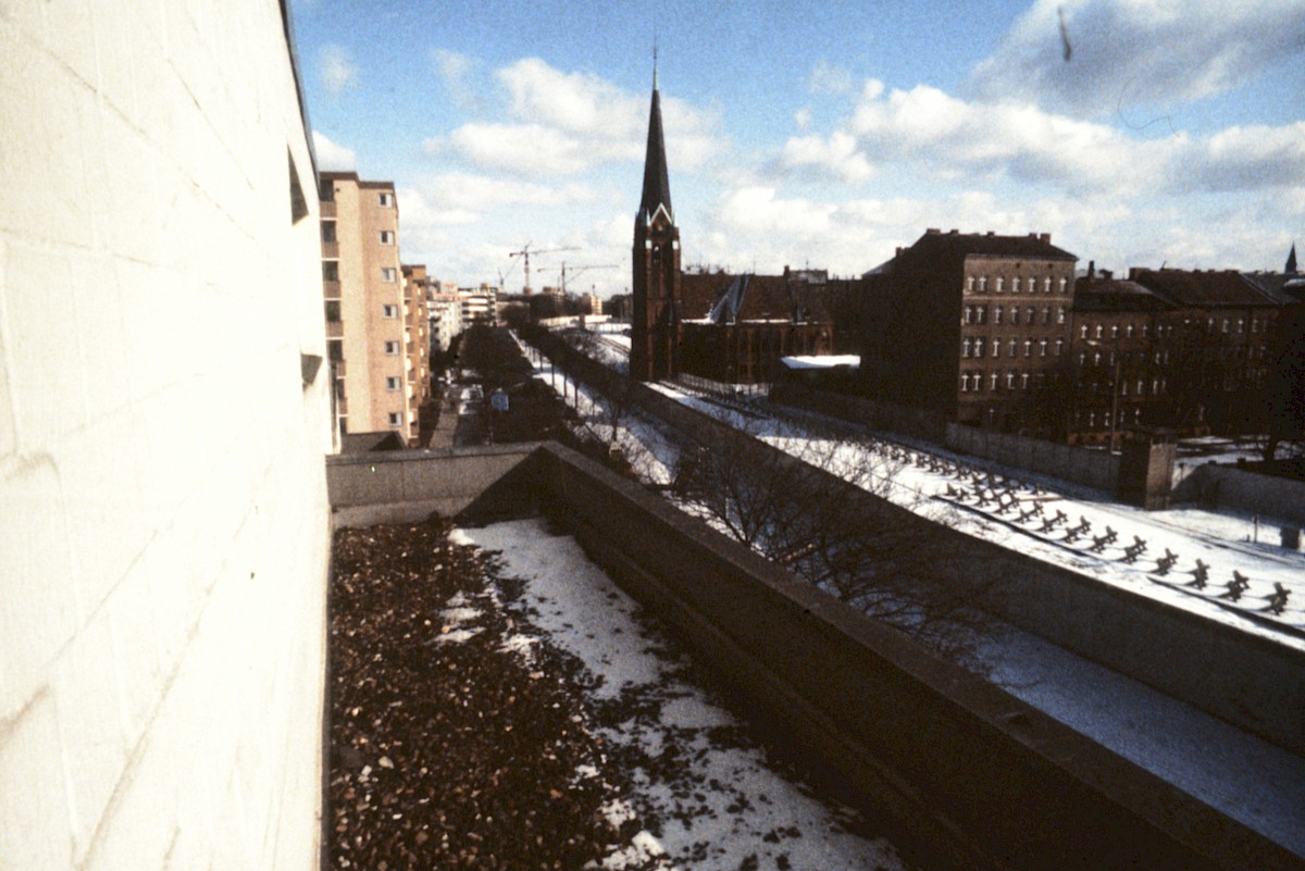 Berlin, ca. 1985 – Grenzstreifen an der Bernauer Straße/Ackerstraße (Fotograf: )