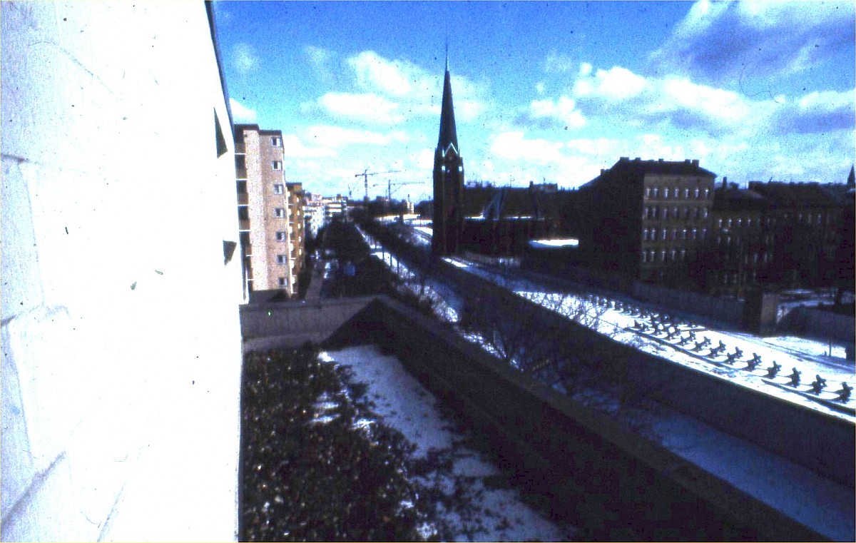 Berlin, 22. Januar 1985 – Blick auf Versöhnungskirche und Grenzstreifen vom Dach des Gemeindehauses (Fotograf: Rainer Just)