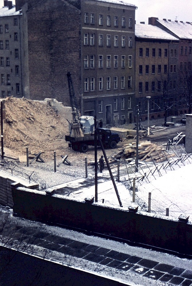 Berlin, Dezember 1965 – Grenzausbau an der Bernauer Straße/Ackerstraße (Fotograf: )