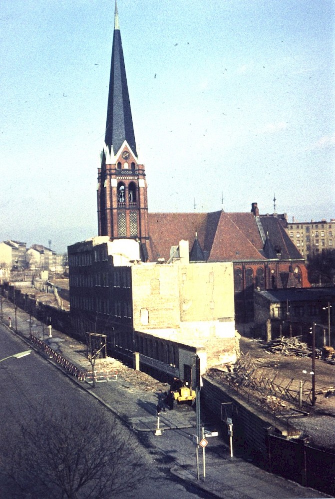 Berlin, Januar 1966 – Abriss der Grenzhäuser an der Bernauer Straße/Ackerstraße (Fotograf: )