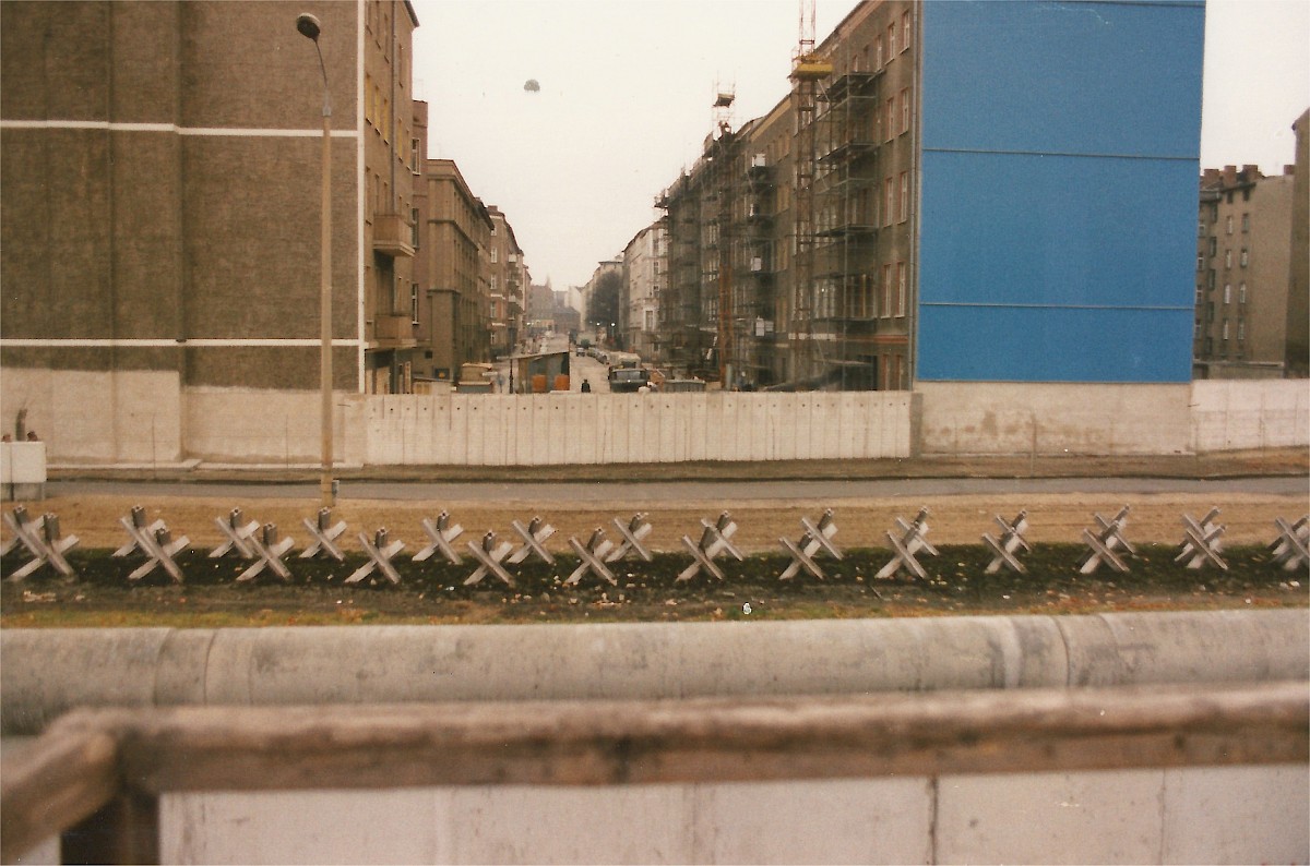 Berlin, 1982 – Grenzstreifen an der Bernauer Straße/Wolliner Straße (Fotograf: )